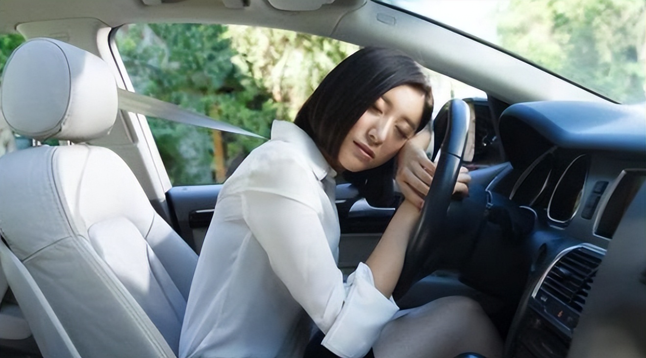停車閉窗吹空調(diào)，容易出現(xiàn)一氧化碳中毒